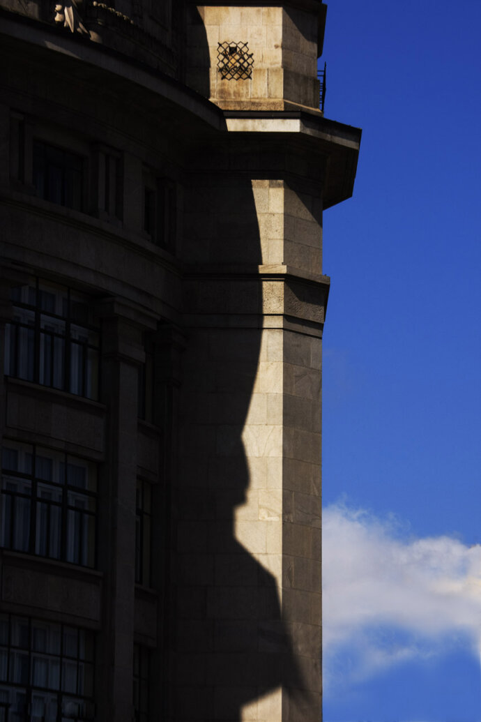 Look of Bilbao 29 Shadow of the building